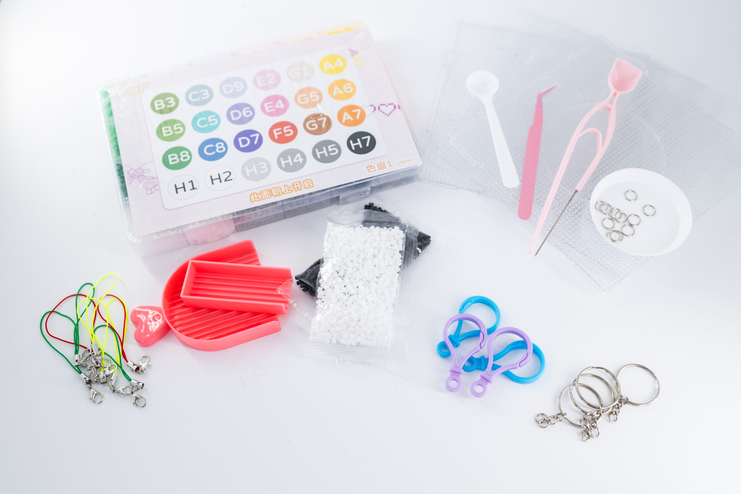 Complete strijkkralen set met kralen, patronen en sleutelhangeraccessoires