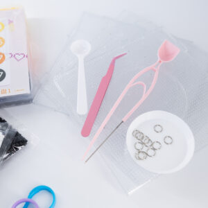 Gereedschap en accessoires uit de creatieve strijkkralen set
