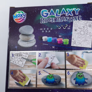 Verpakking van galaxy stenen schilder set met ruimtefiguren