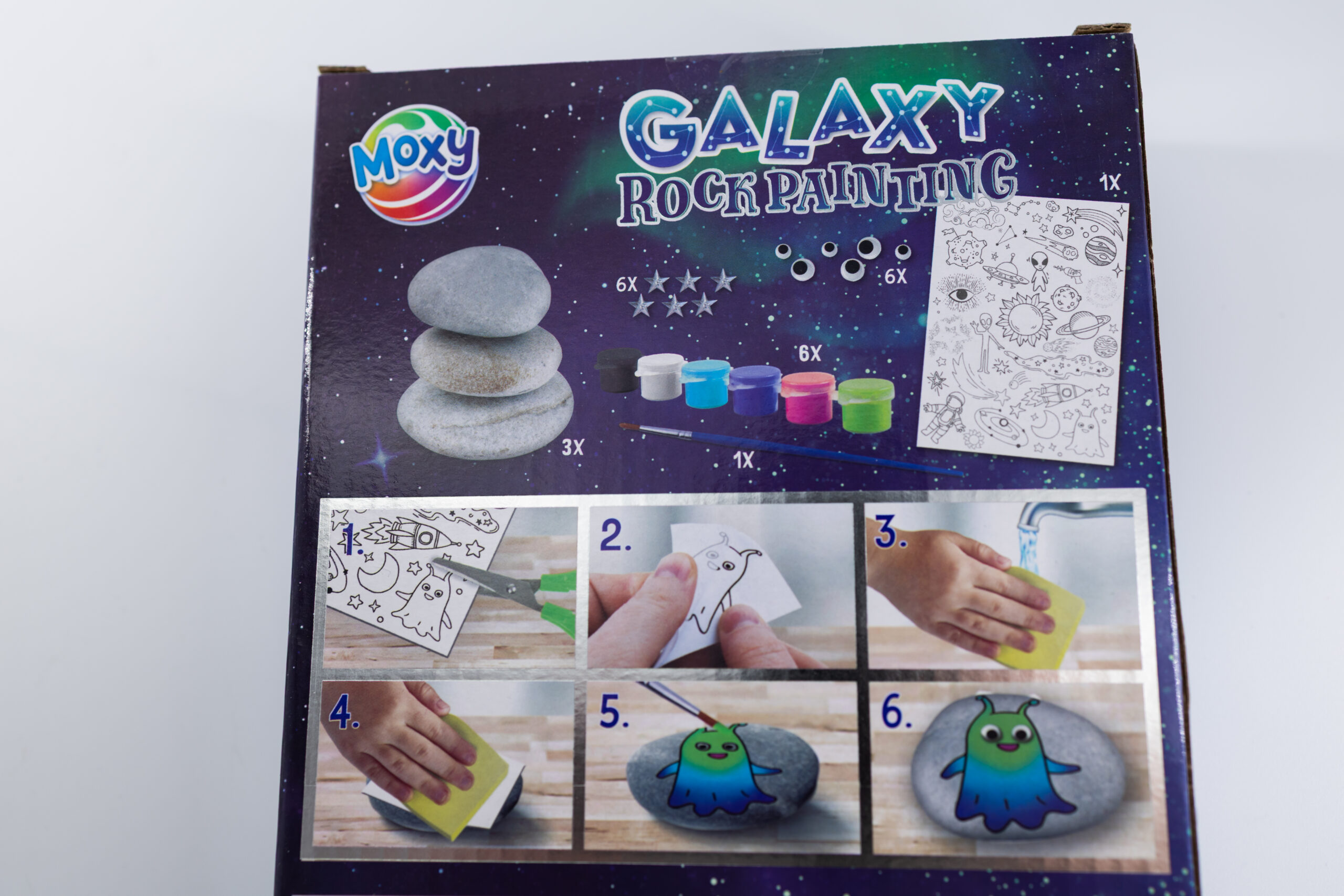 Verpakking van galaxy stenen schilder set met ruimtefiguren